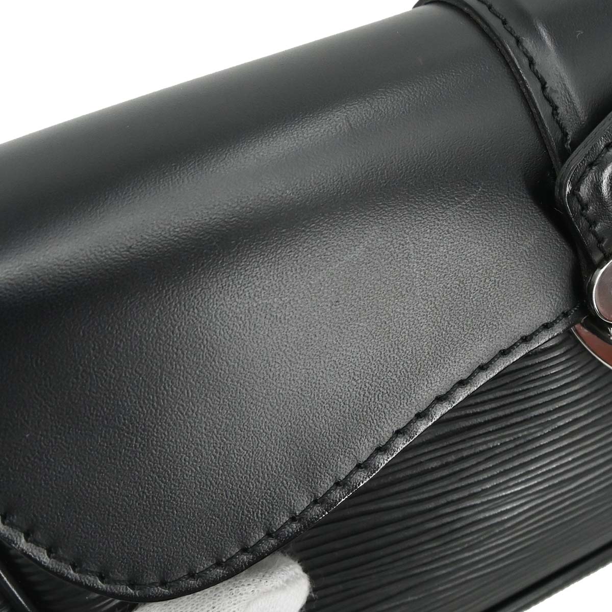 Louis Vuitton Black Epi Pochette Montaigne Handbag M59292