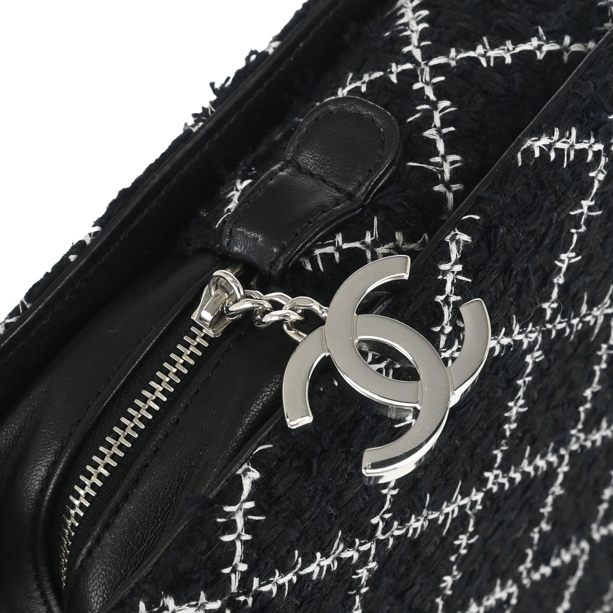 Chanel 2016-2017 Black Tweed Acrylic Chain Tote Shoulder Bag