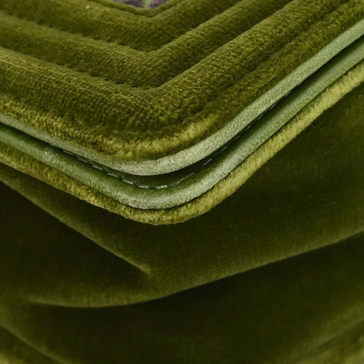 Boy Chanel Green Velvet Tweed Medium Shoulder Bag