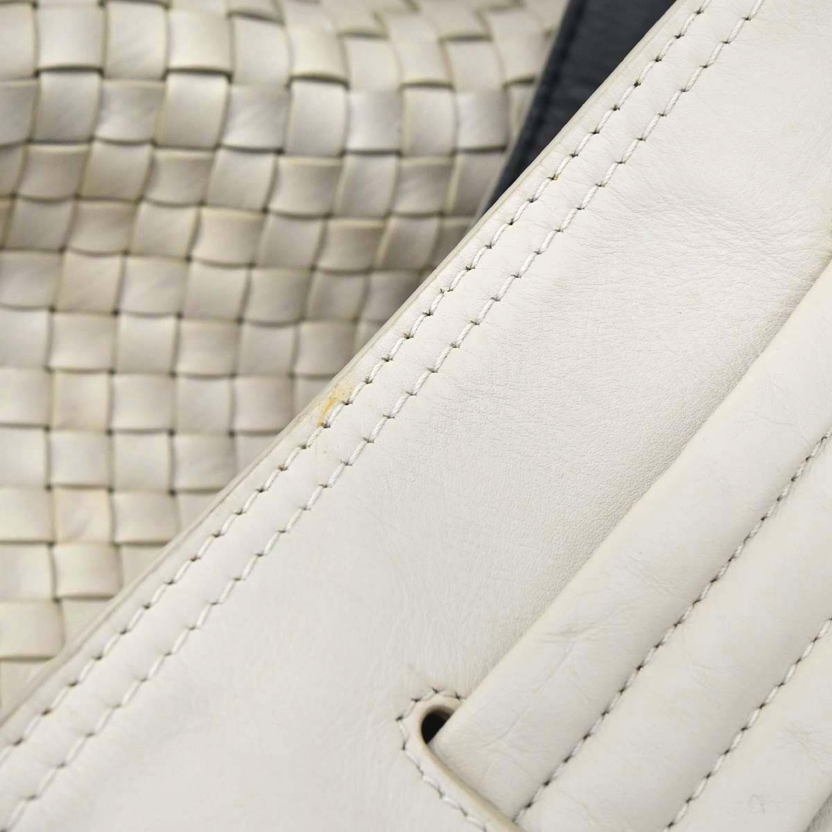 Bottega Veneta Ivory Lambskin Intrecciato Duffle Handbag