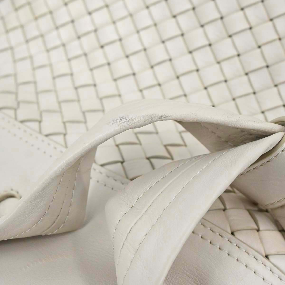 Bottega Veneta Ivory Lambskin Intrecciato Duffle Handbag