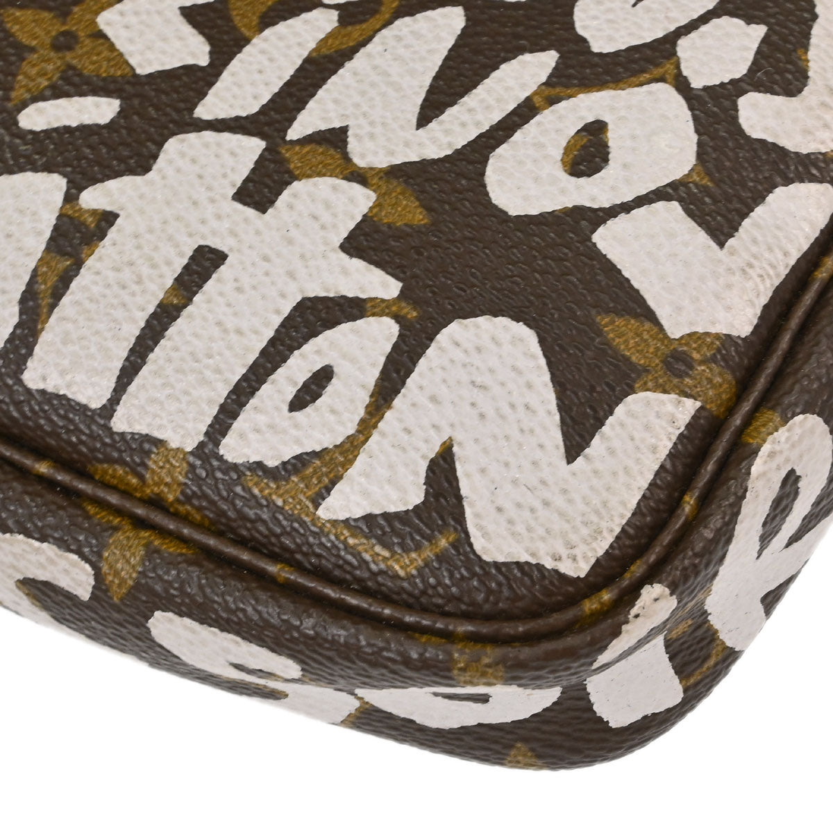Louis Vuitton White Graffiti Pochette Accessoires Handbag M92192