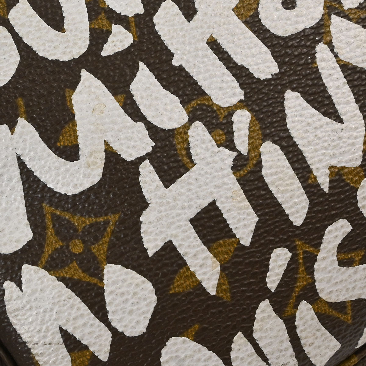 Louis Vuitton White Graffiti Pochette Accessoires Handbag M92192