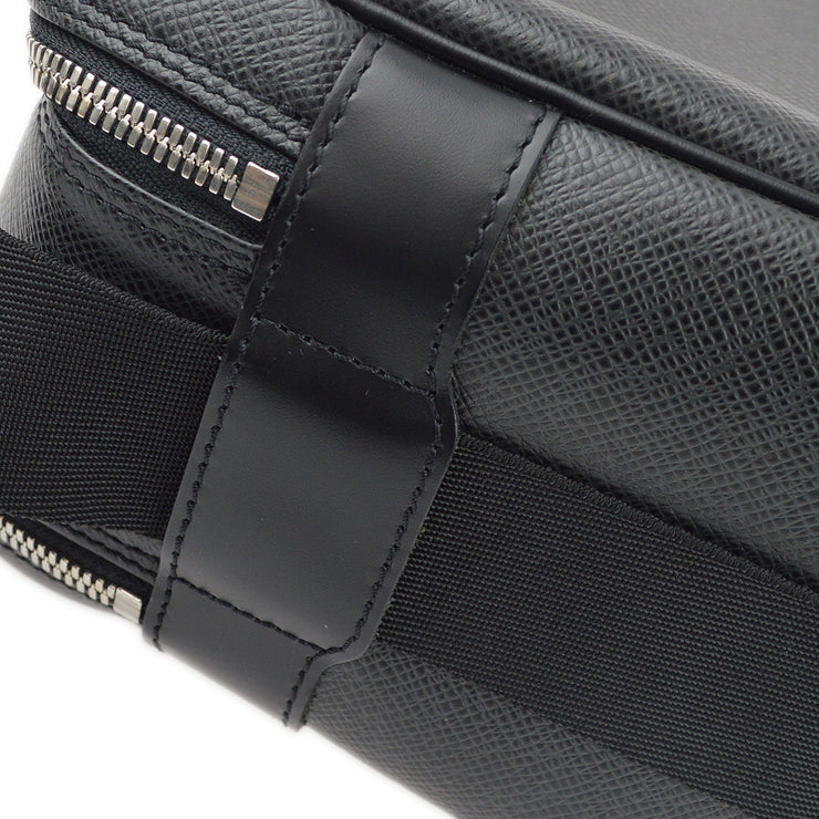 Louis Vuitton 2002 Black Taiga Reporter PM Shoulder Bag M30152