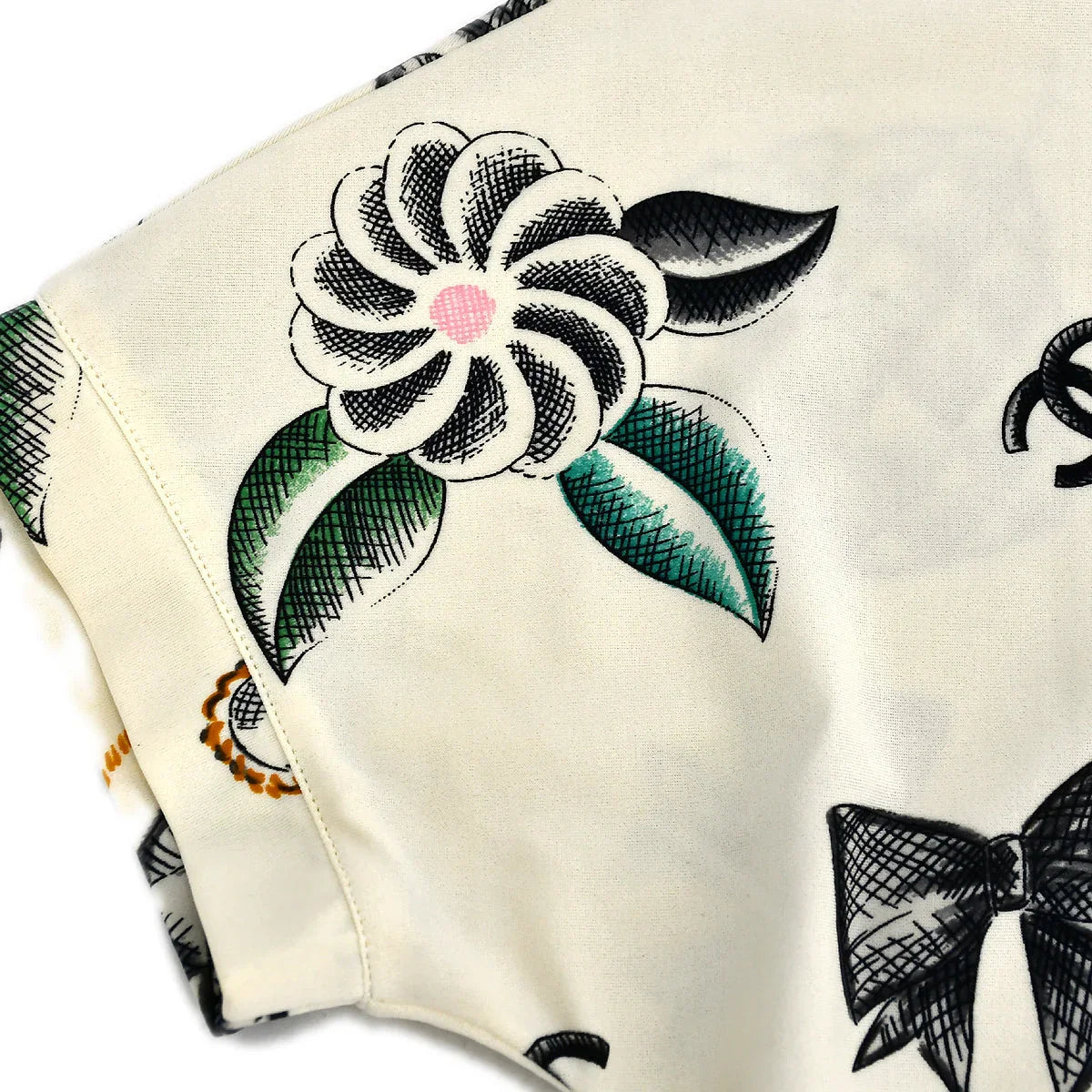 Chanel Icons Print Cropped T-shirt Ivory 96P #38