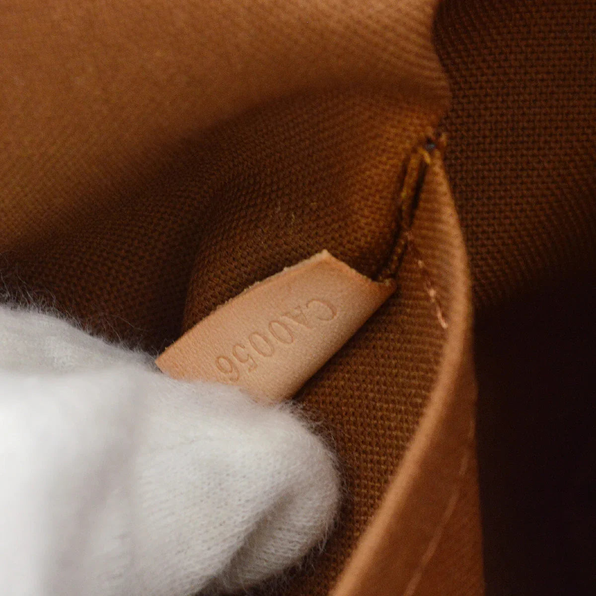 Louis Vuitton 2006 Monogram Lockit Vertical Handbag M40103