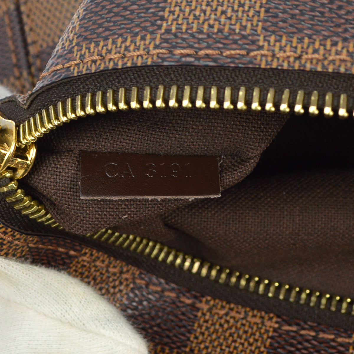 Louis Vuitton 2011 Damier Brooklyn MM Shoulder Bag N51211