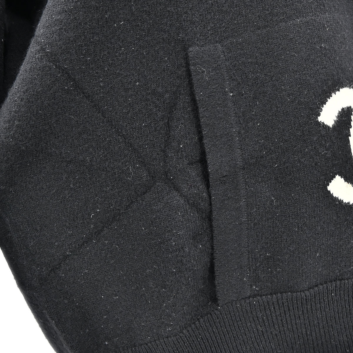 CHANEL IDENTIFICATION 黒　綿　ロゴ　半袖セーター(42) シンプルで合わせやすい♪】CHANEL ニット 半袖 ココマーク