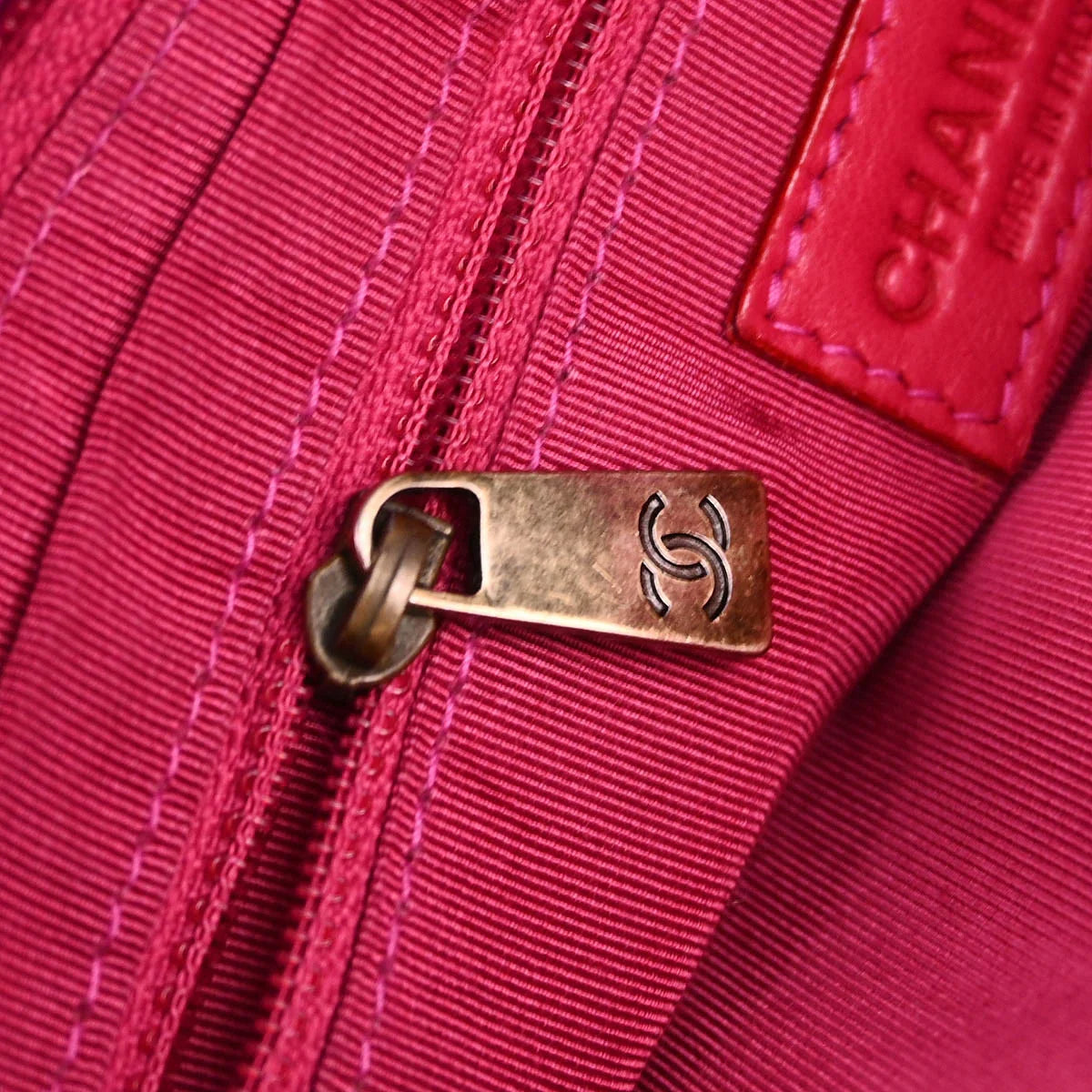 Chanel 2000-2001 Rabbit Fur Chain Shoulder Bag