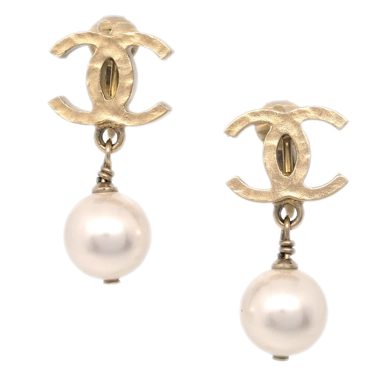 Chanel Gold Costume Pearl Dangle Earrings Clip-On 07A