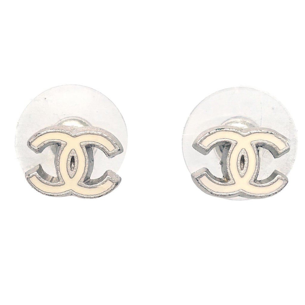 Chanel CC White Piercing Earrings 06P – AMORE Vintage Tokyo
