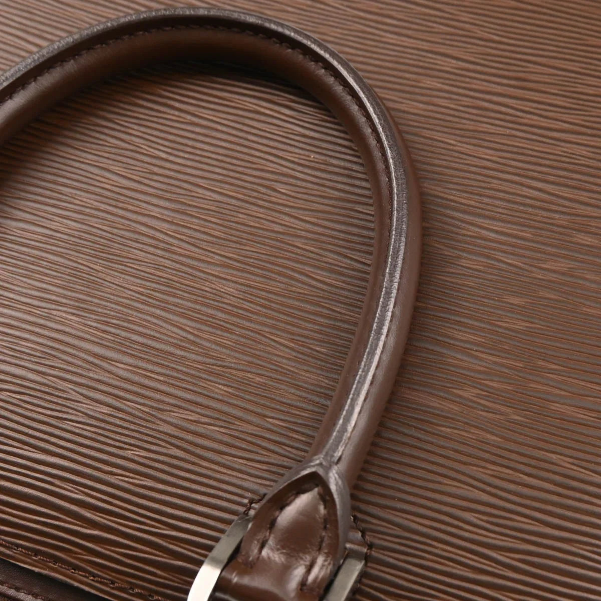 Louis Vuitton 2004 Brown Epi Pont Neuf Handbag M5205D