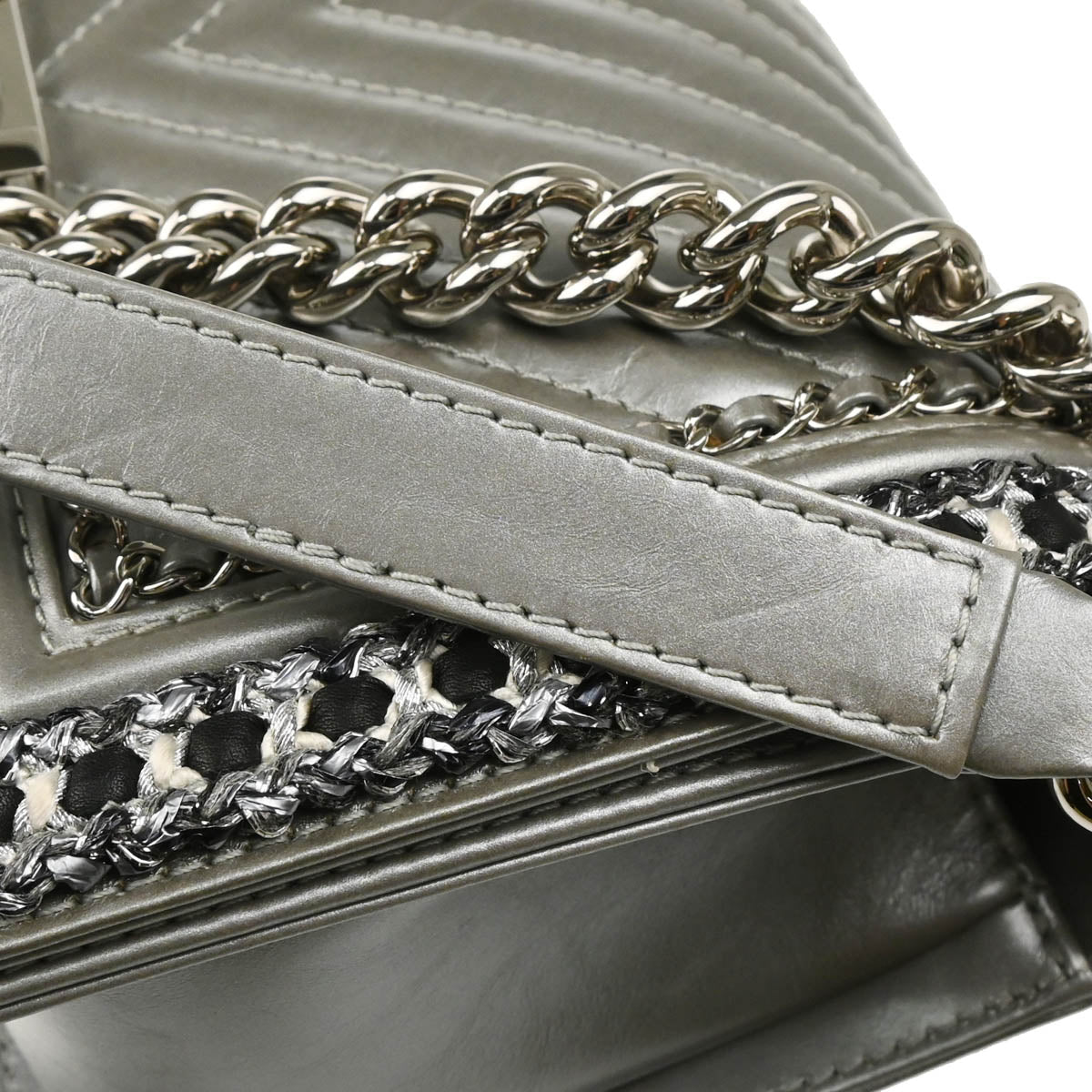 Boy Chanel 2017-2018 Silver Calfskin Medium Chevron Shoulder Bag