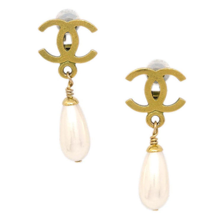 Chanel CC Costume Pearl Dangle Earrings Clip-On Gold 95P