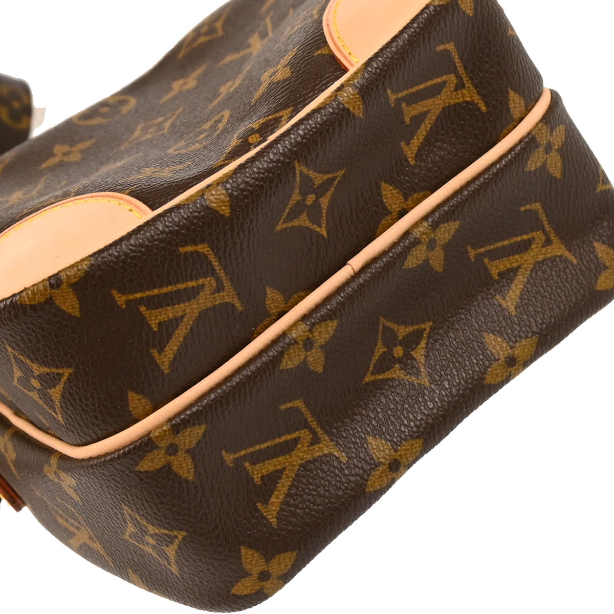 Louis Vuitton 2010 Monogram Amazon Crossbody Bag M45236