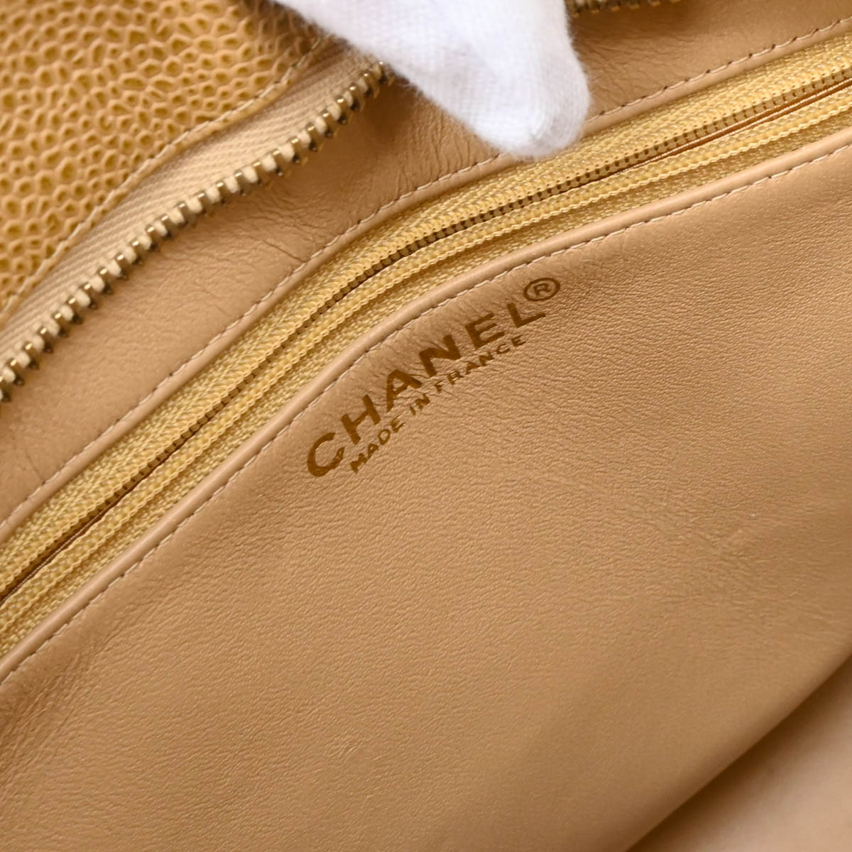 Chanel 2000-2001 Beige Caviar Medallion Tote Handbag
