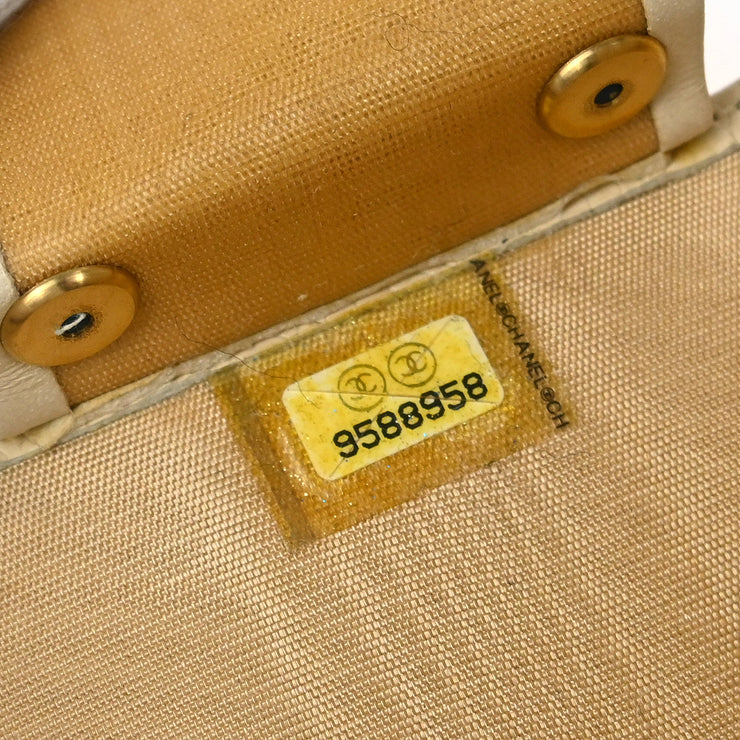 Chanel 2005-2006 White Caviar Six Hook Key Case Small Good