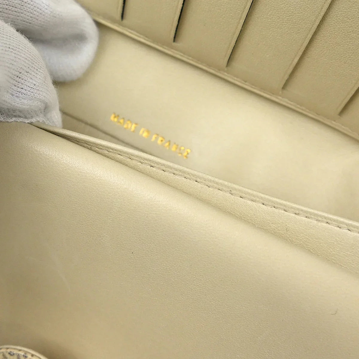 Chanel 2000-2002 White Caviar Long Bifold Wallet Purse