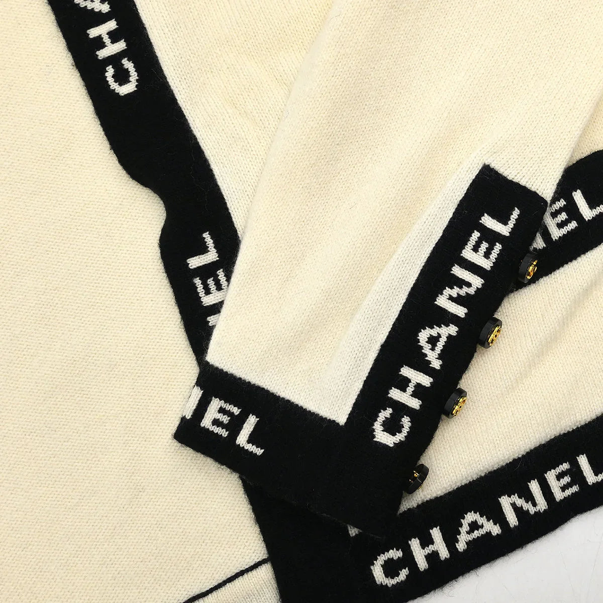 Chanel 1995 Ensemble Cardigan Short Sleeve Top White #38