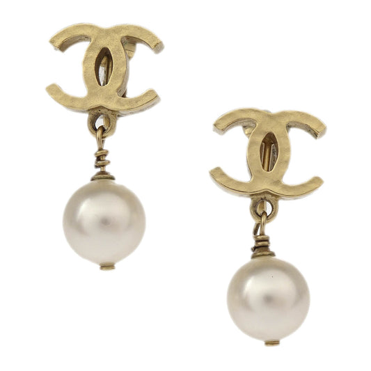 Chanel CC Costume Pearl Dangle Earrings Clip-On Gold 07A