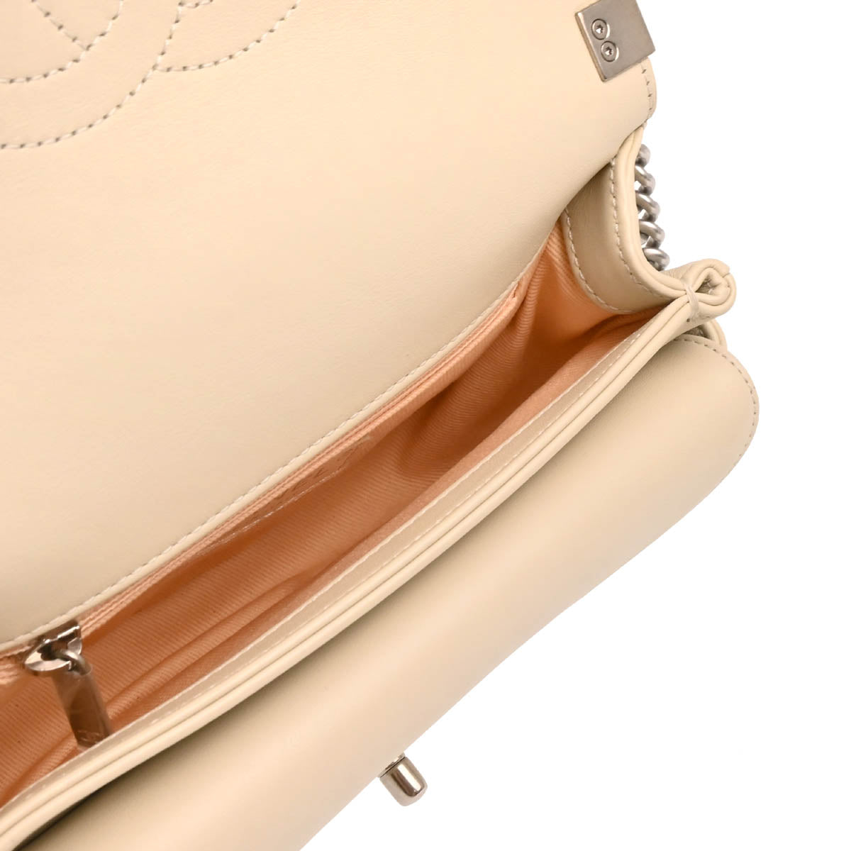 Chanel 2018 White Calfskin Coco Eyelets Round Flap Shoulder Bag