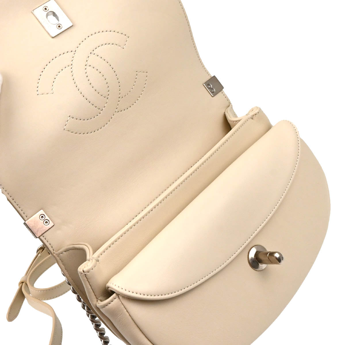 Chanel 2018 White Calfskin Coco Eyelets Round Flap Shoulder Bag