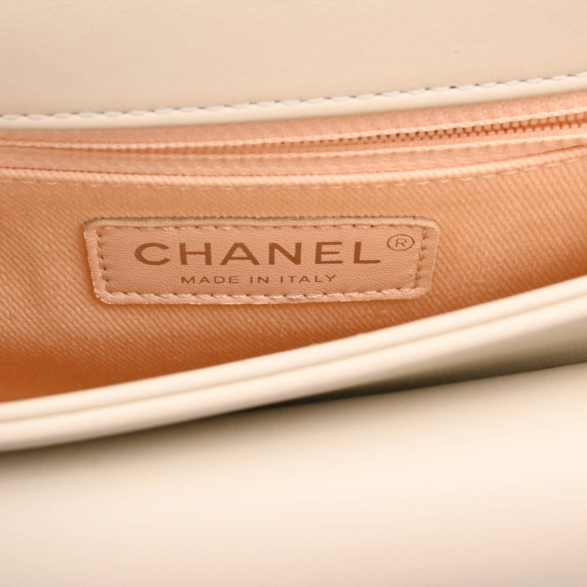 Chanel 2018 White Calfskin Coco Eyelets Round Flap Shoulder Bag