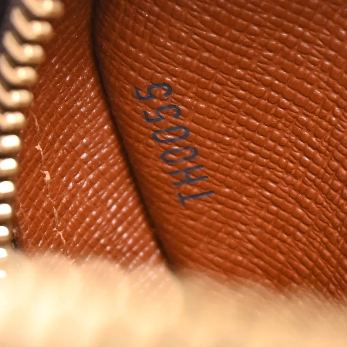 Louis Vuitton 2005 Monogram Amazon Crossbody Bag M45236