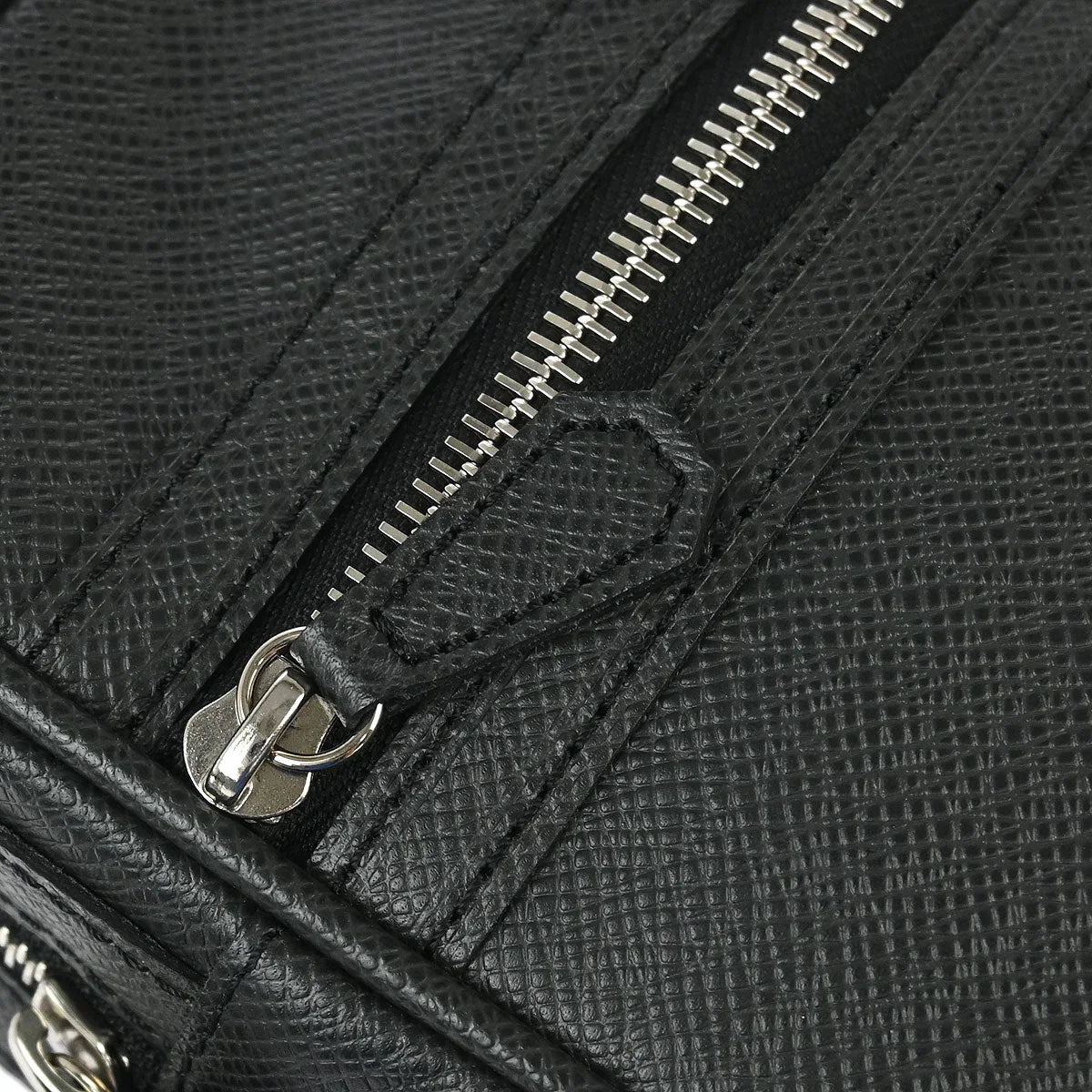 Louis Vuitton 2006 Black Taiga Dimitri Shoulder Bag M32462