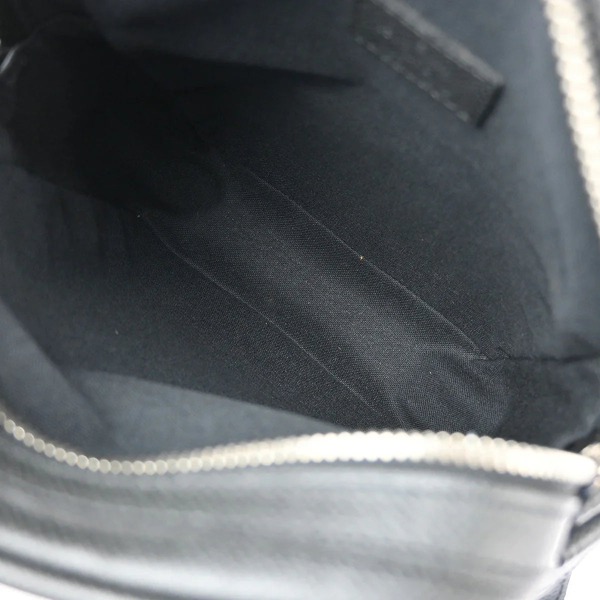 Louis Vuitton 2006 Black Taiga Dimitri Shoulder Bag M32462