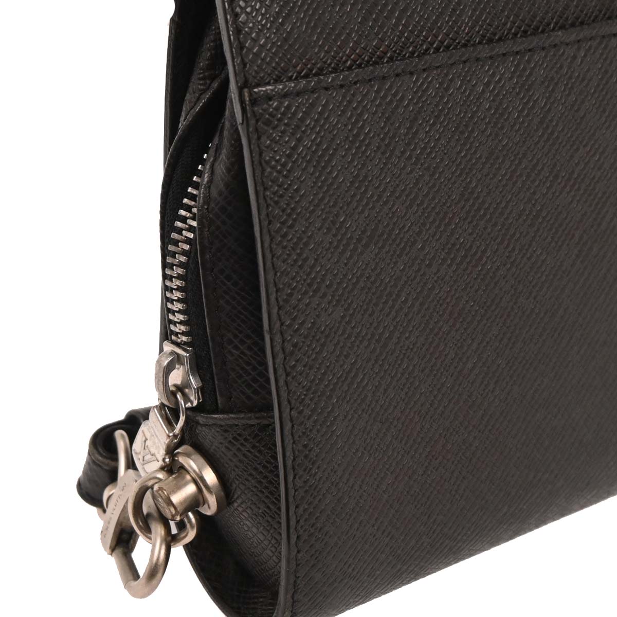Louis Vuitton Black Taiga Baikal Clutch Handbag M30182
