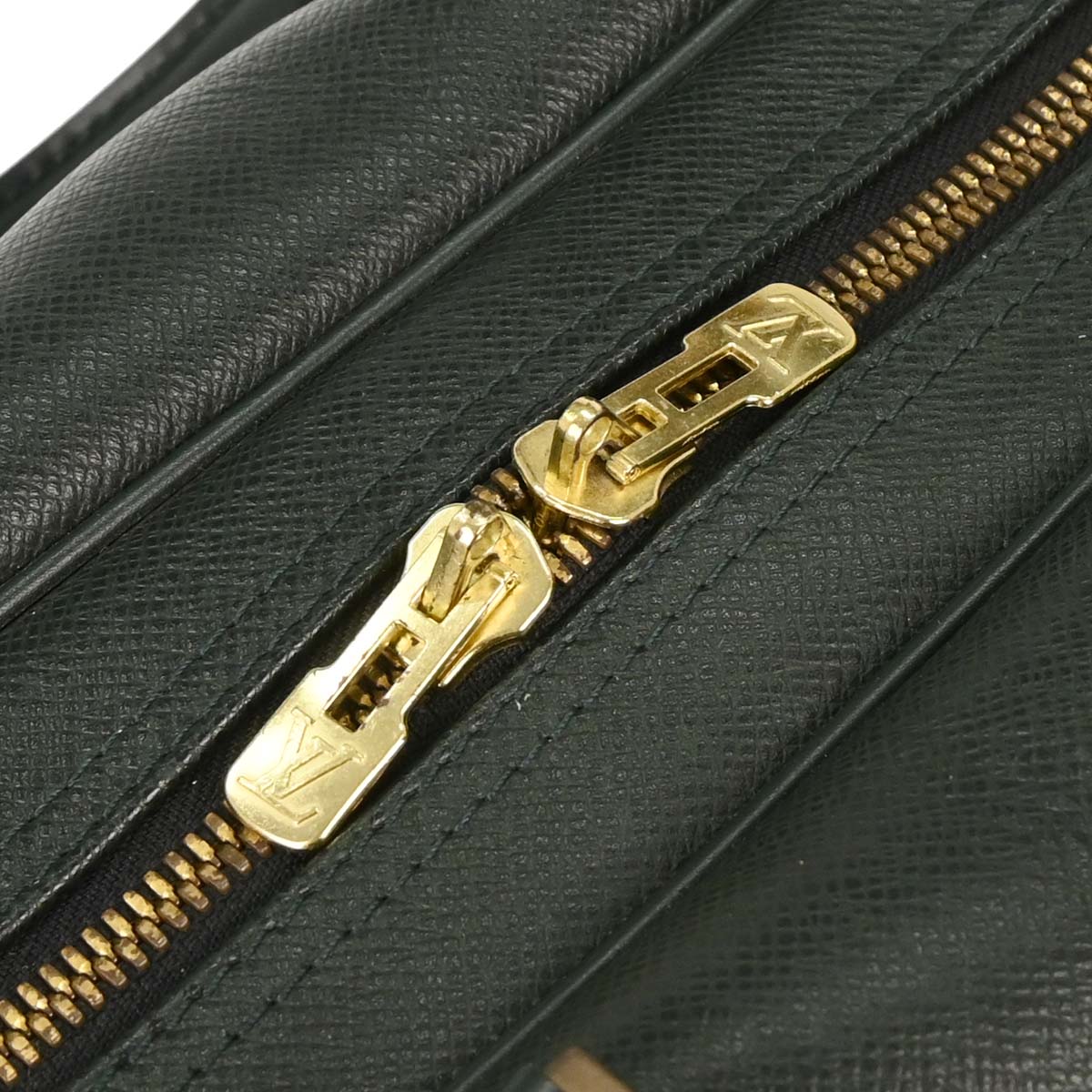 Louis Vuitton 1995 Green Taiga Kendall GM Duffle 2way Shoulder Handbag M30114