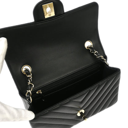 Chanel 2019 Black Lambskin Chevron Single Flap Shoulder Bag