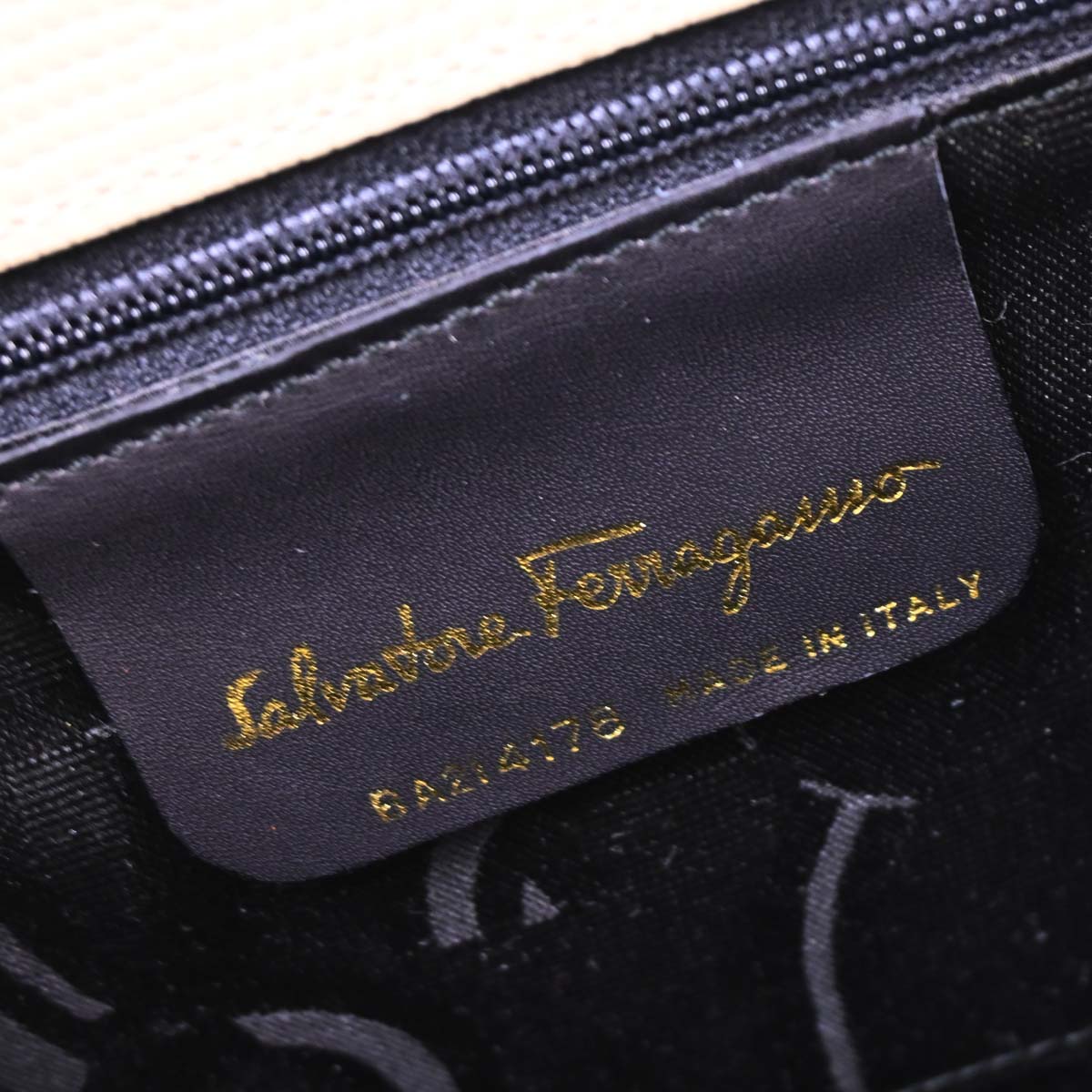 Salvatore Ferragamo * White LeaVara Bow 2way Shoulder Handbag