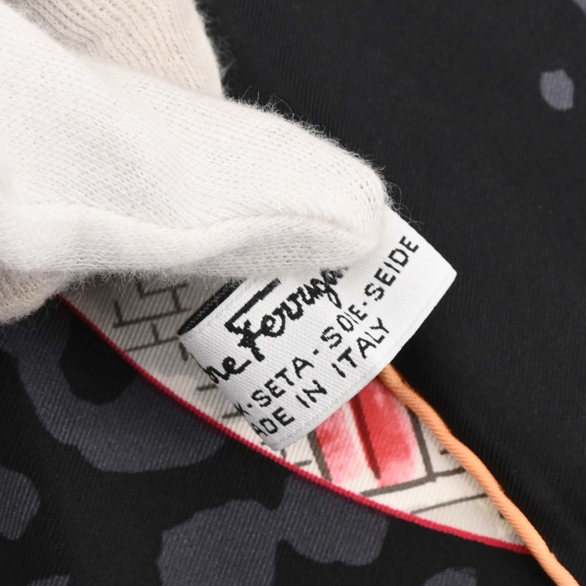 Salvatore Ferragamo Black Scarf Small Good