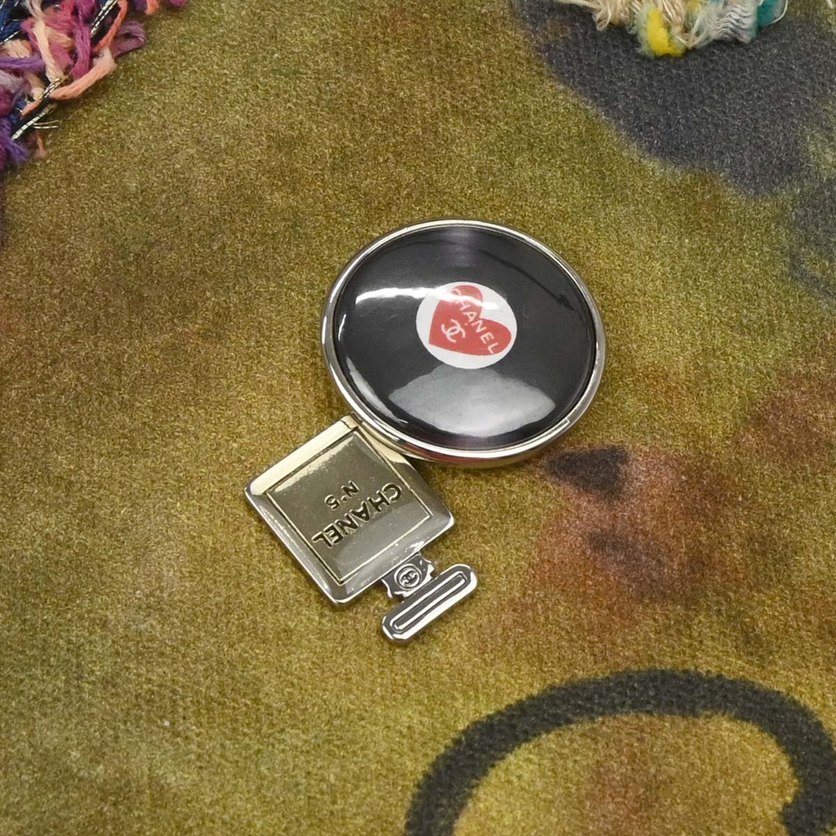 Chanel * 2015-2016 Khaki Green Canvas Graffiti On The Pavement Messenger Bag