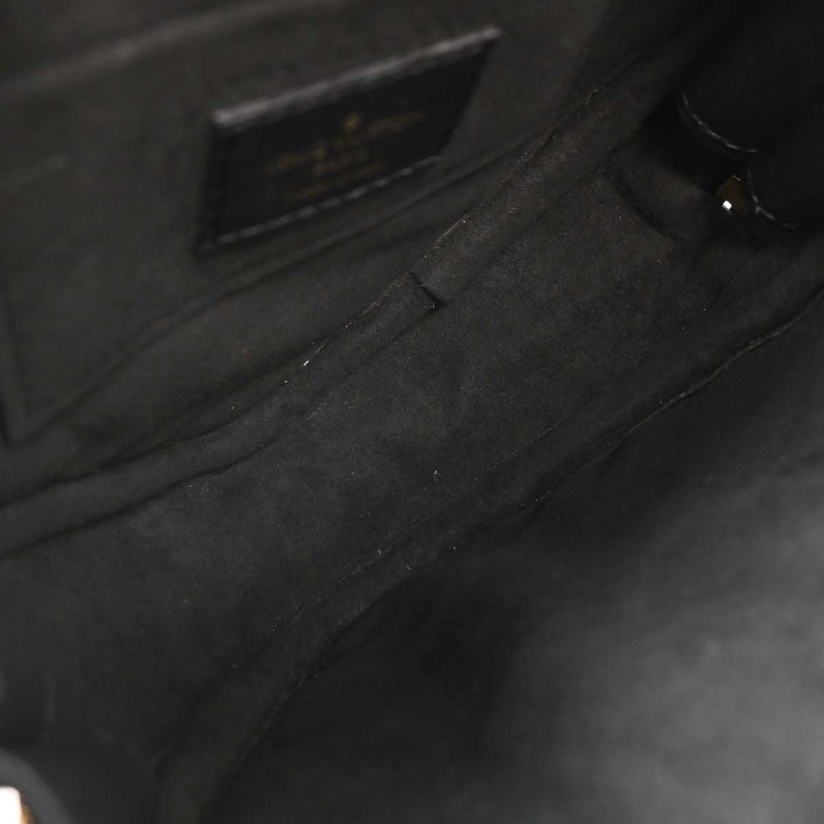 Louis Vuitton Black New Wave Heart Clutch Shoulder Bag M52796