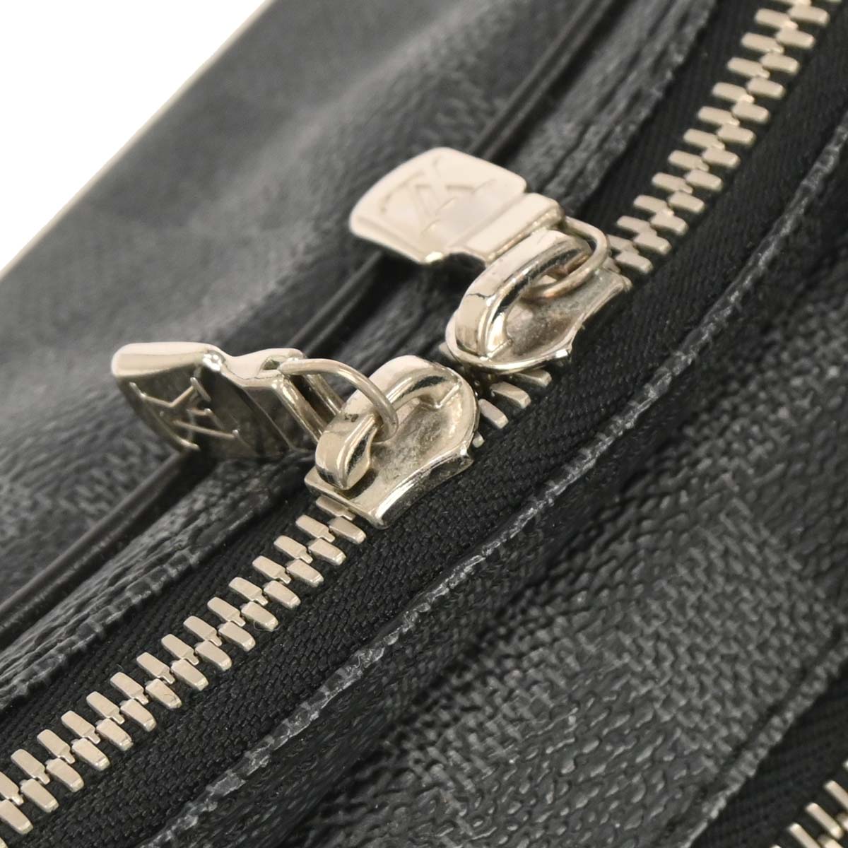 Louis Vuitton Damier Graphite Camera Bag N58027