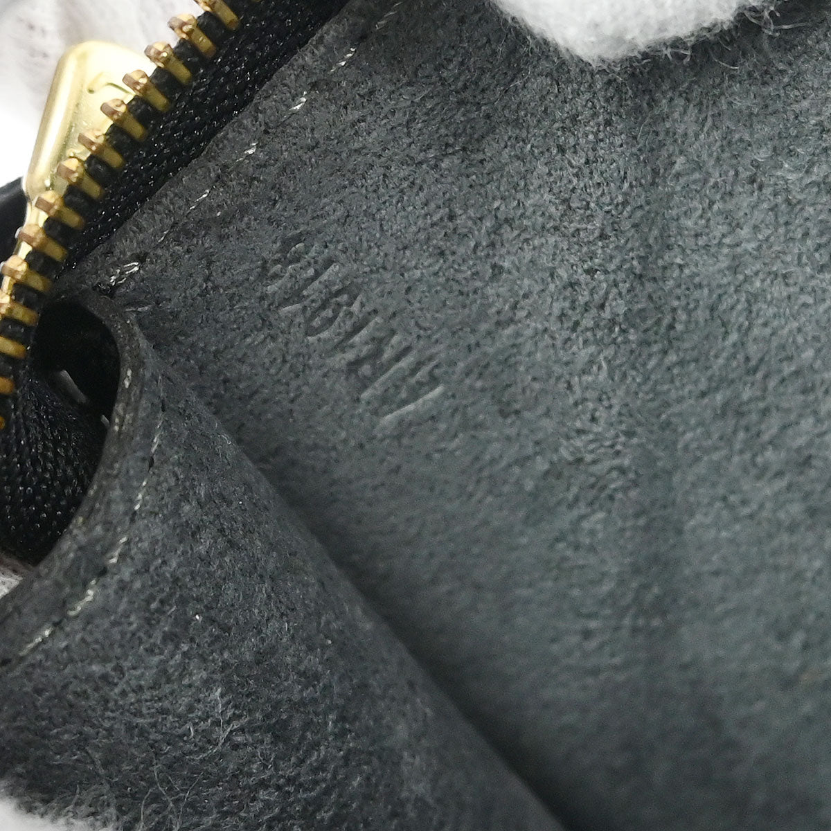 Louis Vuitton 1998 Black Epi Pochette Accessoires 21 Handbag M52942
