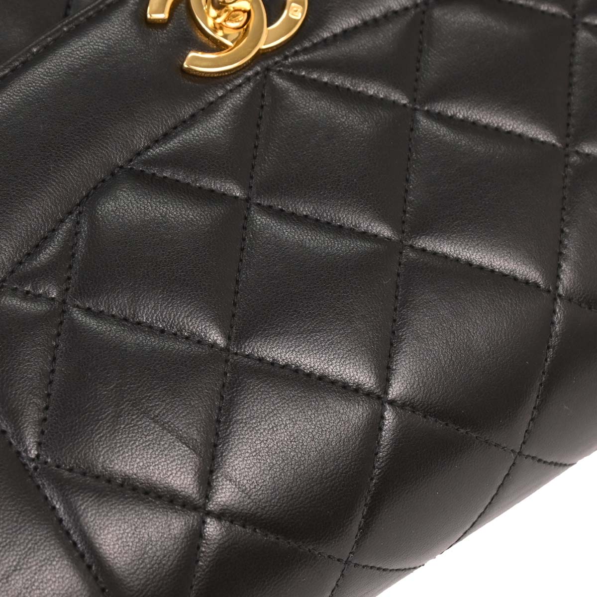 Chanel 1996-1997 Black Lambskin Small Diana Shoulder Bag