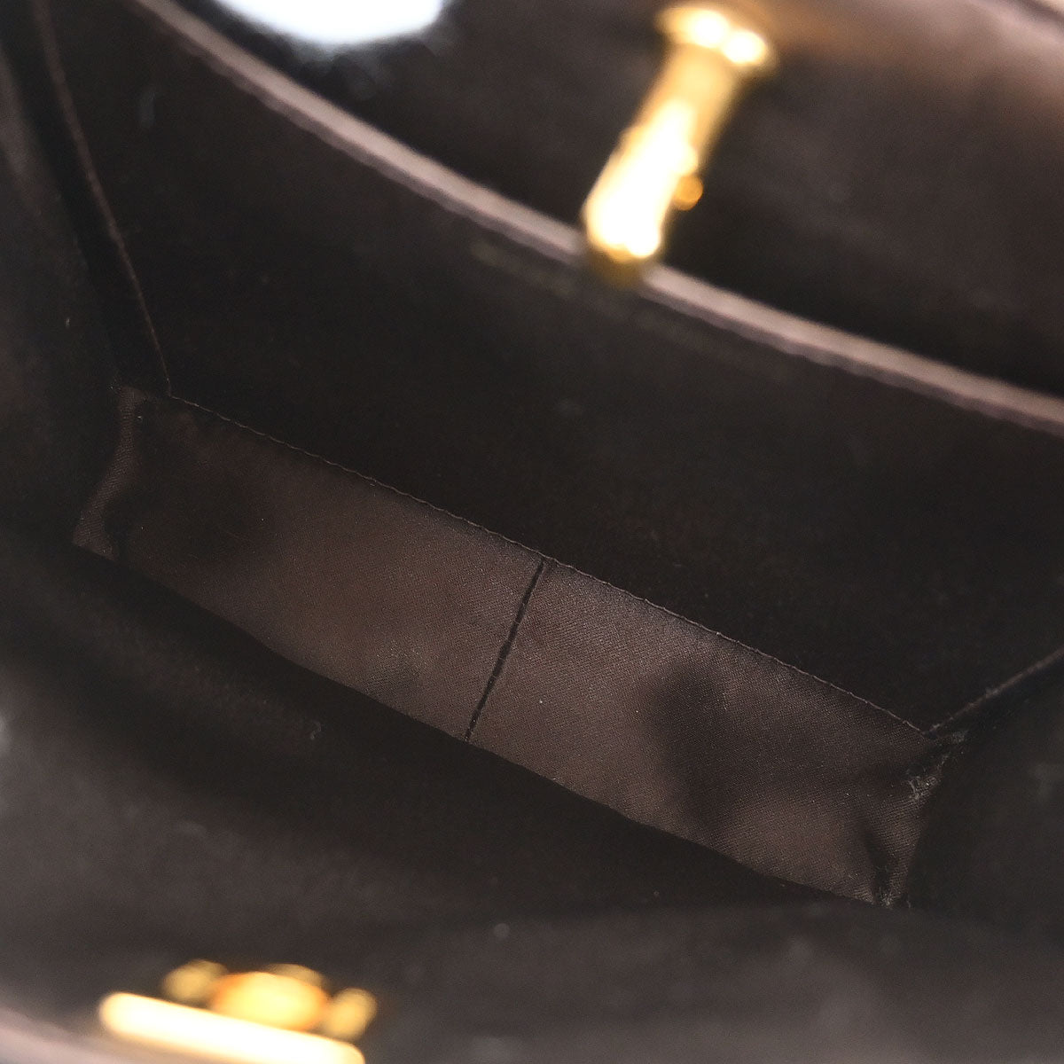 CHANEL ベルベット ハンドバッグ ブラウン 1997年〜1999年 Chanel 1997-1999 Dark Brown Velvet Double Sided Turnlock Handbag