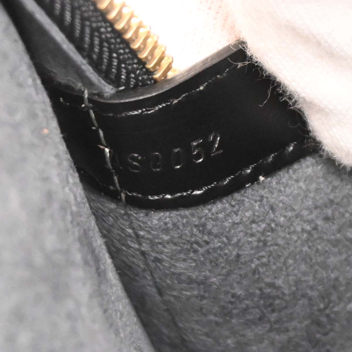 Louis Vuitton Black Epi Lussac Shoulder Bag M52282