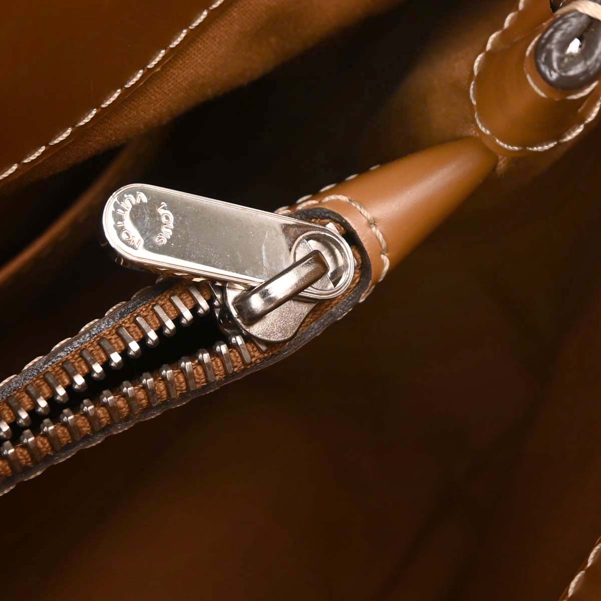 Louis Vuitton 2006 Brown Epi Passy PM Tote Handbag M5926I