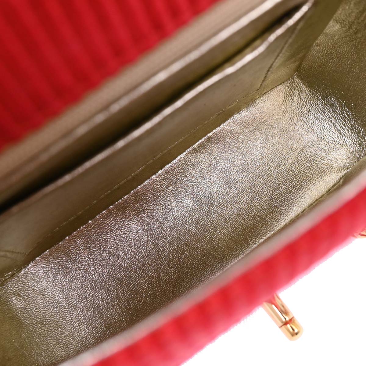 Chanel 1991-1994 Red Satin Chevron Shoulder Bag