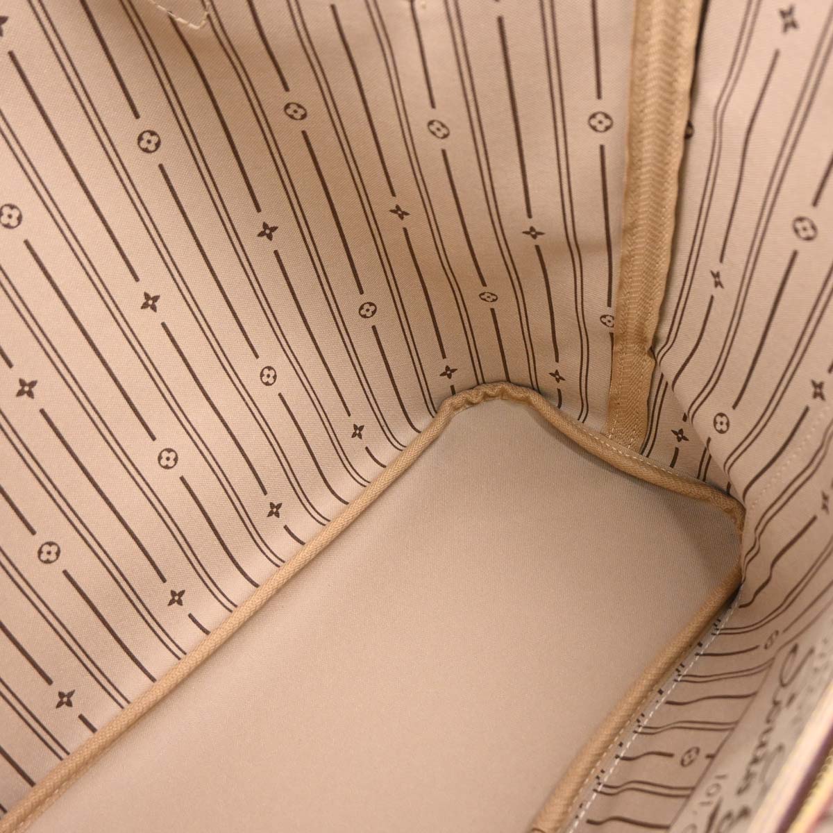 Louis Vuitton Monogram Neverfull MM Shoulder Tote Bag M40156