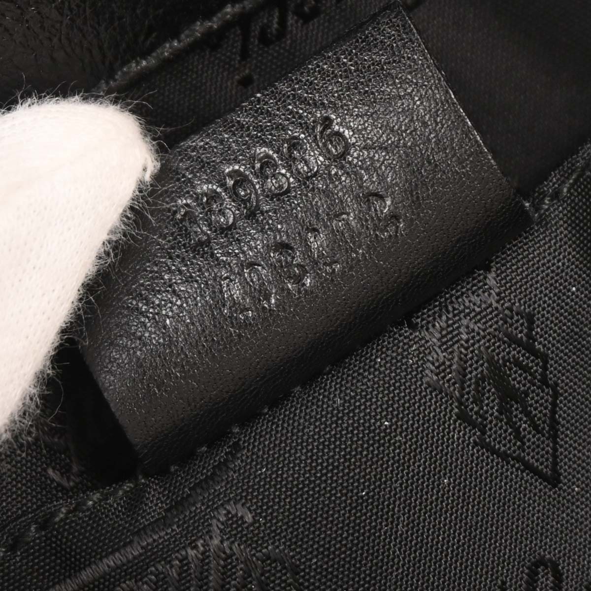 Gucci Black Leather Queen Chain Handbag