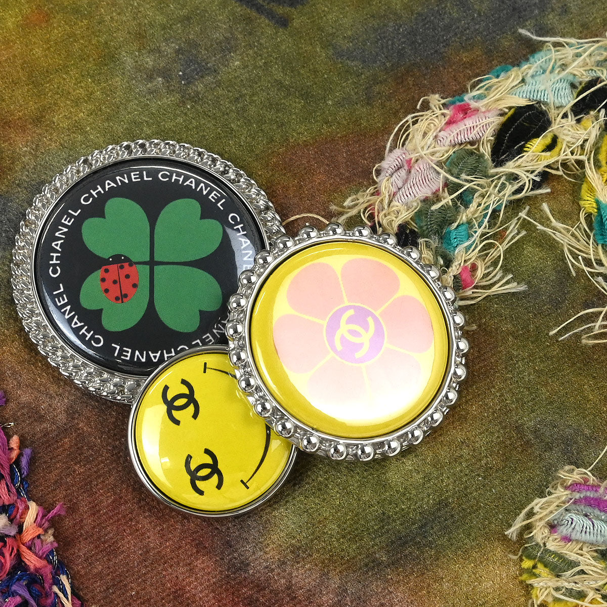 Chanel 2015-2016 Khaki Canvas Graffiti On The Pavement Shoulder Bag