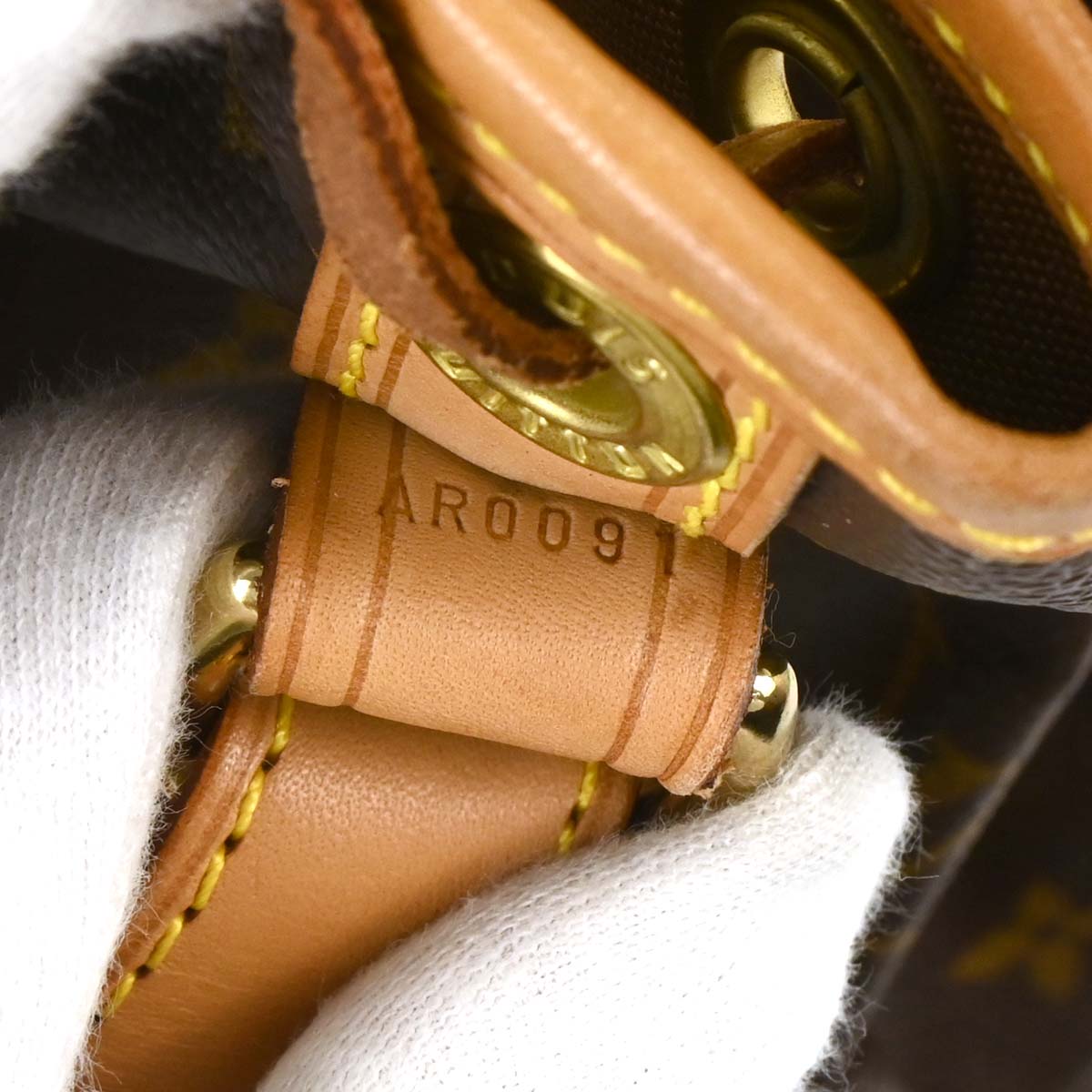 Louis Vuitton 2001 Monogram Noe Drawstring Shoulder Bag M42224