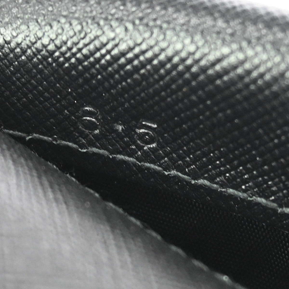 Prada Black Leather Wallet 8.5 Small Good