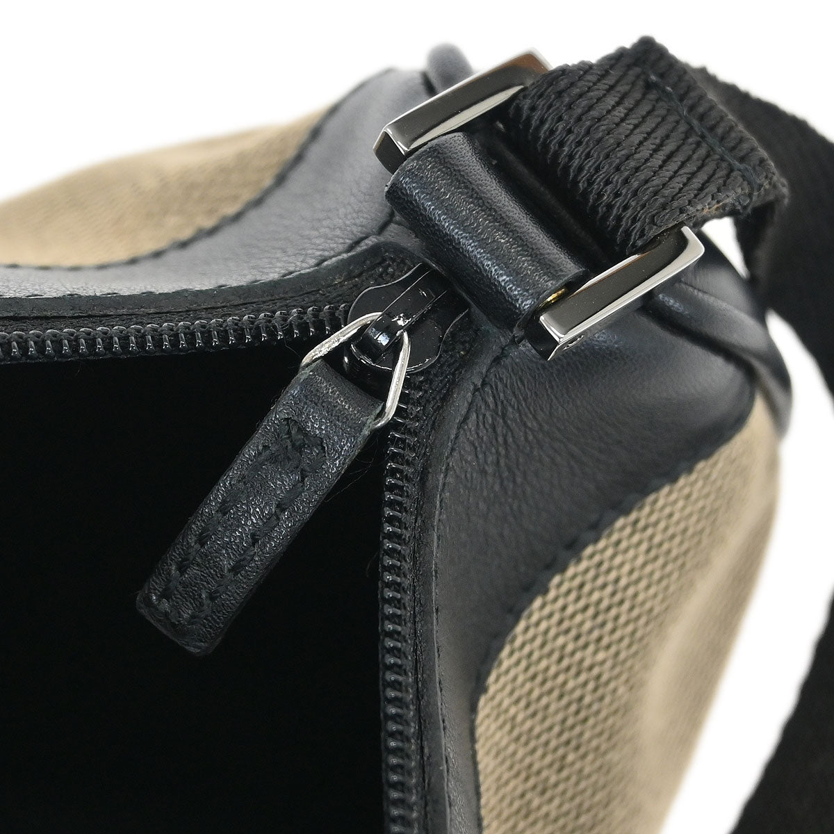 Gucci Black Accessory Pouch Handbag